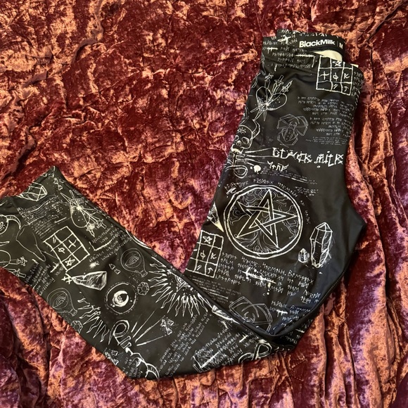 Blackmilk | SPELLBOUND HWMF LEGGINGS Medium - Picture 5 of 5